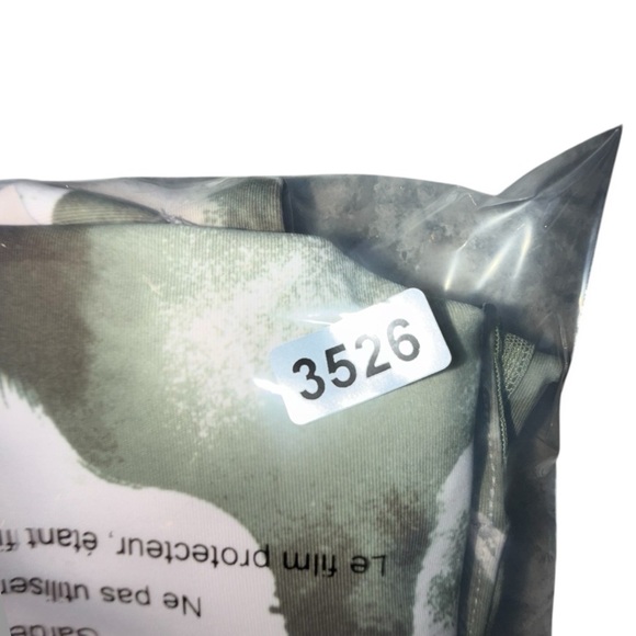 ATHLETA Ultimate Stash II Capri - Plus 2X Painted Energy Olive - Picture 9 of 9